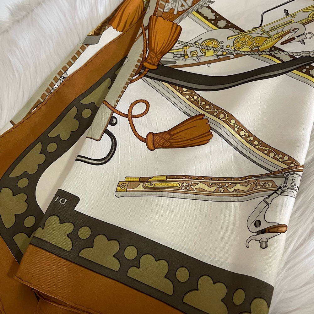 Hermès Diane Elegant White and Gold Silk Scarf with Brown Accents. - Picture 13 of 16